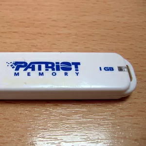 Флешка USB 1Gb,  б/у,  цвет белый.