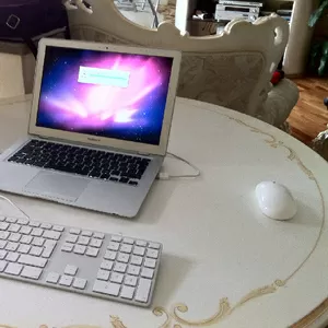 Продам супер тонкий MacBook Air + мышка + выносная клавиатура