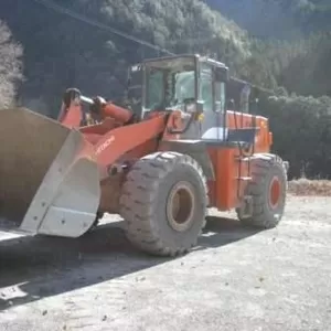 Продается фронтальный погрузчик Hitachi LX190-7.