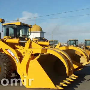 Фронтальный погрузчик XCMG  LW300F с лесным захватом.     