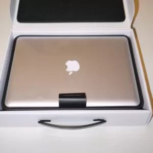 macbook pro 17inches   (skype : electronicsgadget100 )