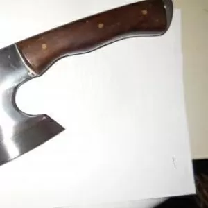 Топоры,  ножи,  сапёрные лопаты
