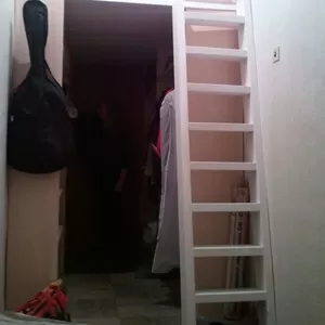 Второй ярус в комнаты с высоким потолком.