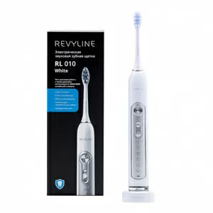 Зубная щетка Revyline RL 010 в изящном белом корпусе и футляром