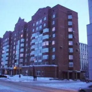 Продам квартиру под офис на Комсомолькой пл.,  пр. Дружбы,  36,  8-950-26
