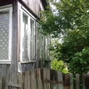 Дом в деревне около озера
