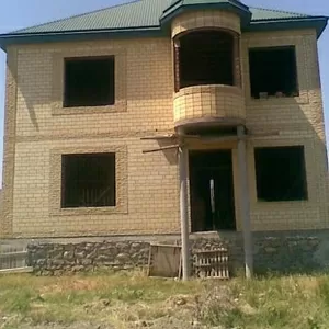 Продаётся недостроенный  одноэтажный дом с мансардой 